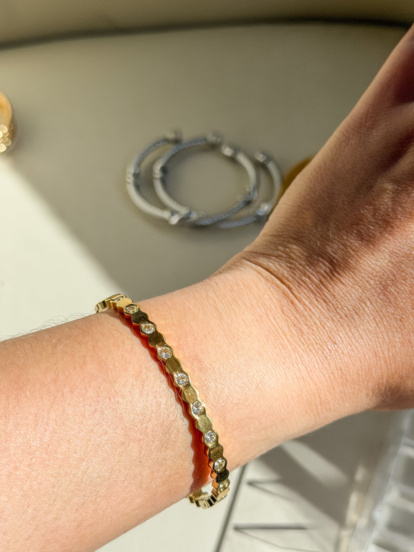 Shine bangle