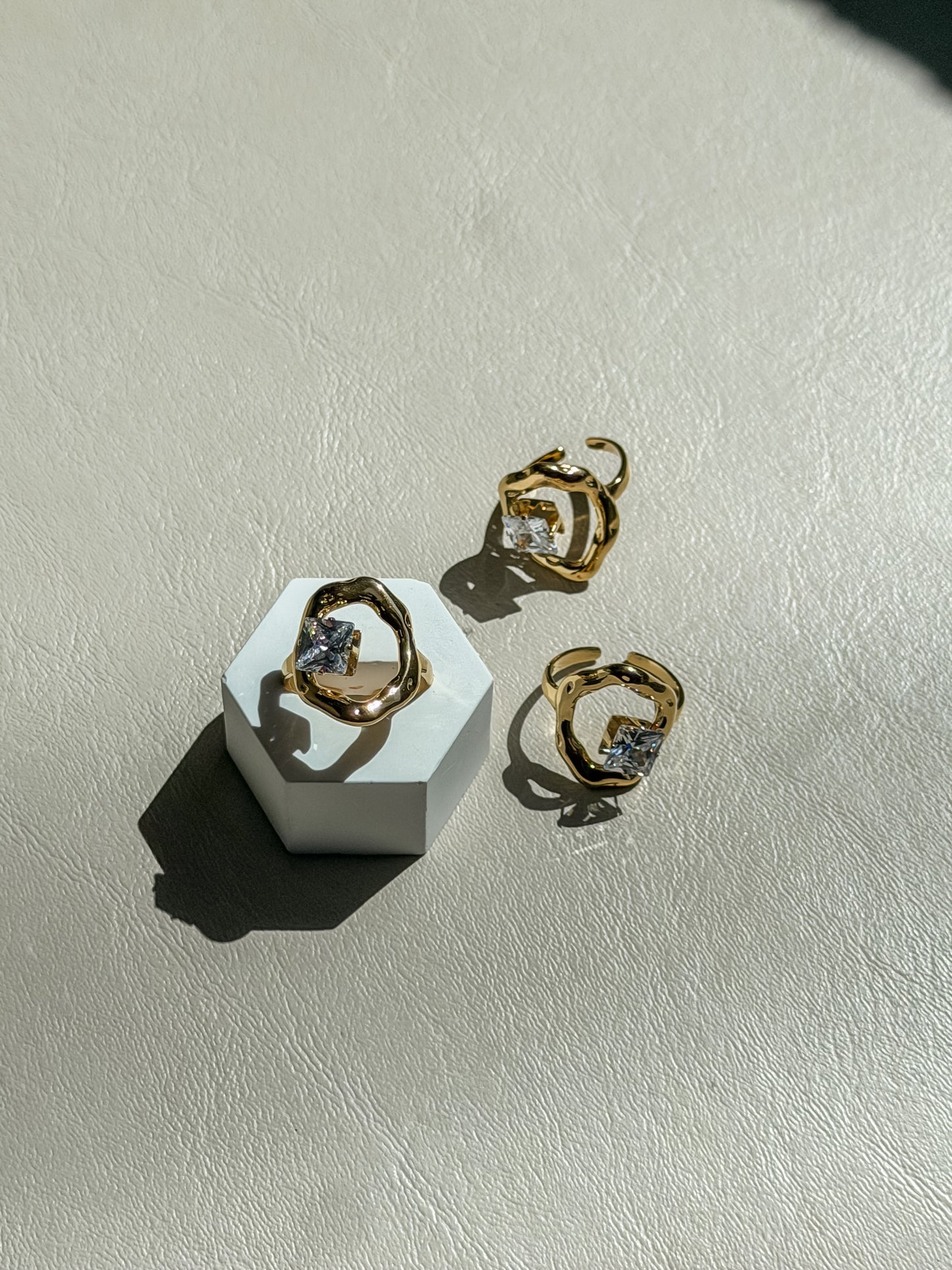 Aura ring adjustable