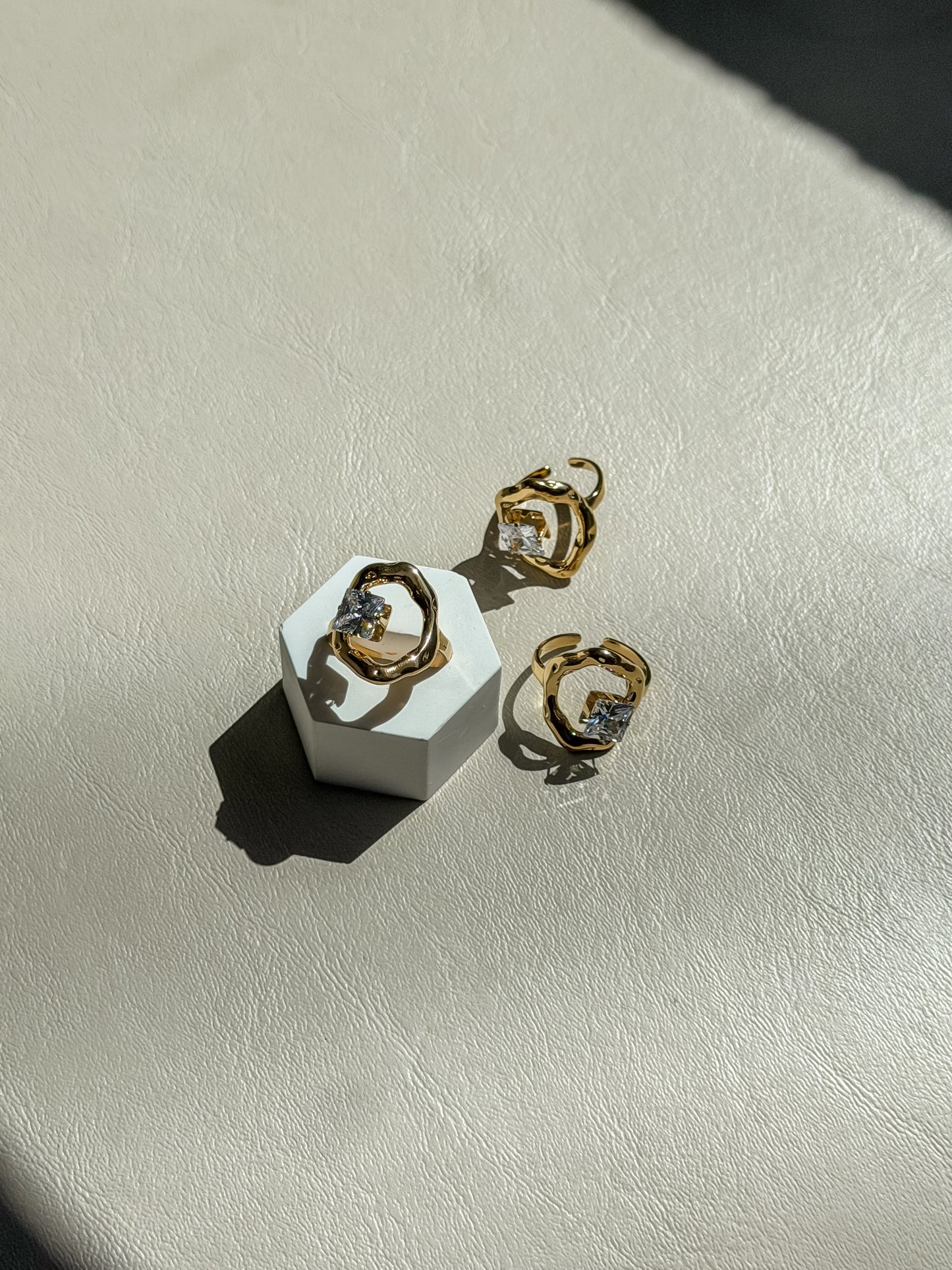 Aura ring adjustable