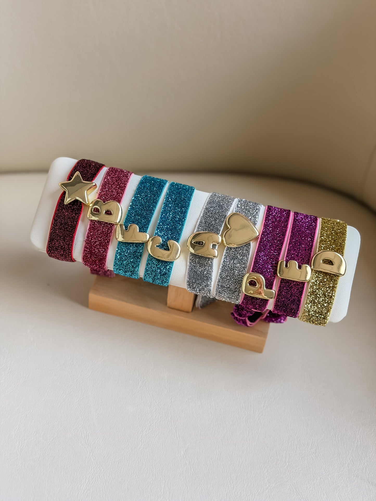 Elastic initial bracelet
